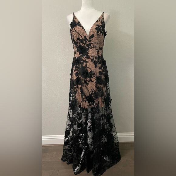 Dress the Population Plunging Gown Sleeveless Floral Dress Black/Nude - Medium